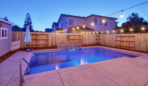 9674 Two Harbors Dr, Elk Grove CA  95624-4491 exterior