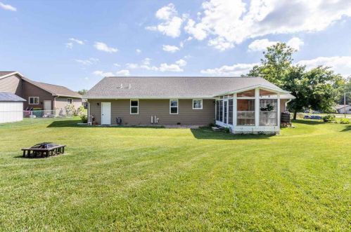 3321 Paula St, Green Bay, WI 54311-6137