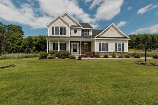23 Thoroughbred Cir, Beckers Corners, NY 12158-1433