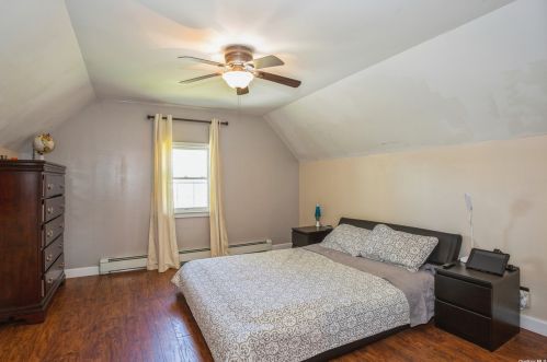 32 Aster Ave, Holtsville NY  11742-1703 exterior