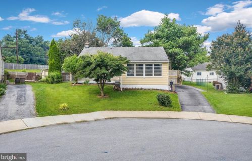 4 Harvey Cir, Downingtown, PA 19335-2431