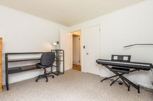 16 Snell Rd, Lee NH  03861-6719 exterior
