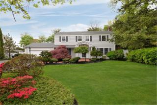 43 Homewood Pl, North Hills NY  11030-1217 exterior