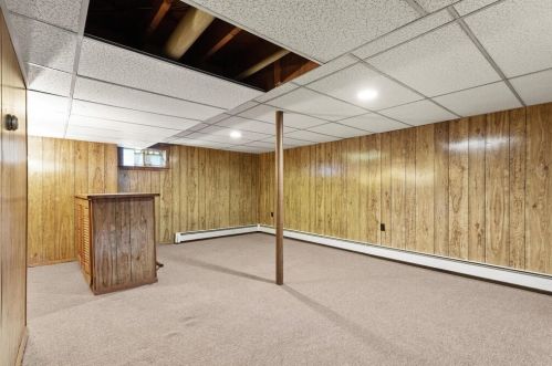 1 Nolet Ave, Salem NH  03079-1756 exterior