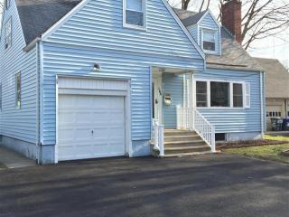 195 Hughes Ave, Bridgeport, CT 06604-1709