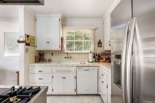2652 Knoxville Ave, Long Beach, CA 90815-1516