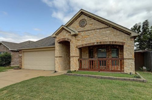 2016 Matador Ranch Rd, Fort Worth, TX 76134-4177