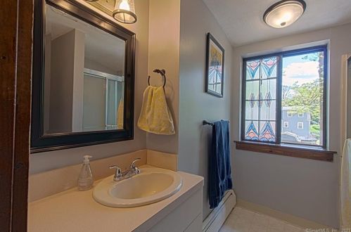 82 Chambers St, Manchester CT  06042-2912 exterior