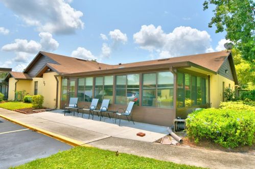 27 Kimberly Ct, Winter Haven, FL 33880-1117