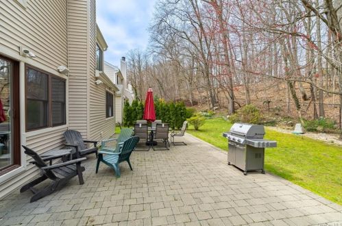 12 Brookwood Rd, New Rochelle NY  10804-1841 exterior