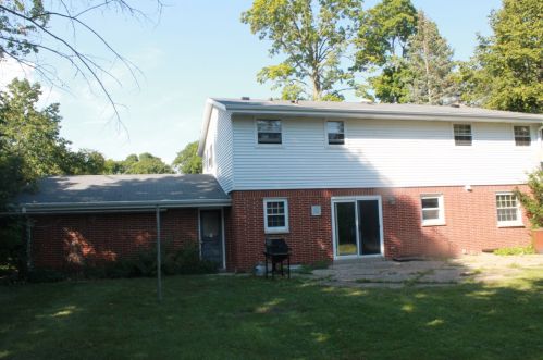 8813 Maple Dr, Caledonia, WI 53108-9618
