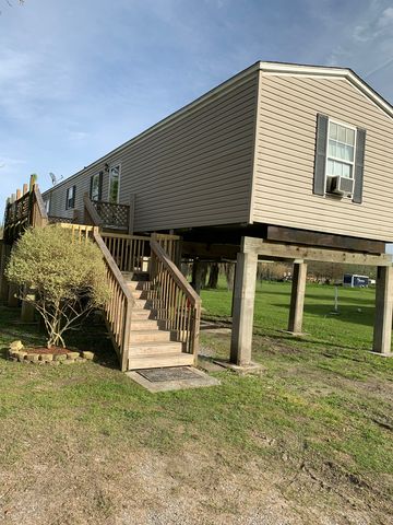 1481 Bayou Dularge Rd, Theriot, LA 70397-9704