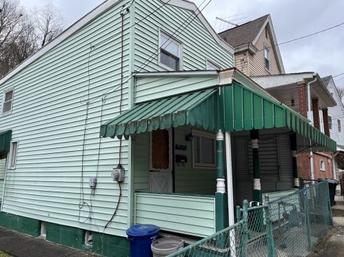 2624 Quarry St, Pittsburgh, PA 15210-1805
