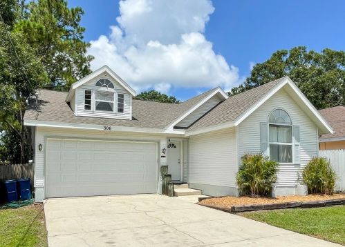 306 Oakwood Blvd, Oldsmar, FL 34677-3435