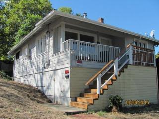 835 Mcclellan Ave, Roseburg, OR 97470-4859