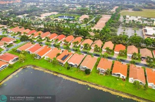 9796 Lemonwood Dr, Boynton Beach FL  33437-5452 exterior