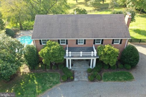 646 Seneca Rd, Great Falls, VA 22066-1118