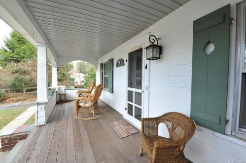 12 Croton Dam Rd, Crotonville, NY 10562-2822