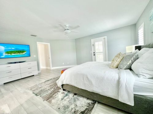 568 95th Ave, Naples FL  34108-2453 exterior