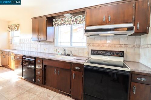 18351 Via Jose, San Lorenzo CA  94580-3063 exterior