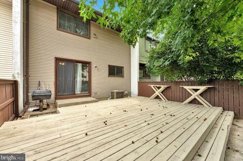 176 Canterbury Ct, East Windsor NJ  08520-5536 exterior