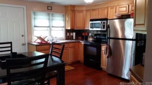 55 Pine River Rd, North Haven CT  06473-3312 exterior