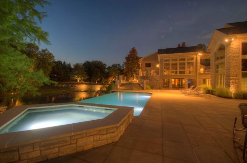 875 Squire Oaks Dr, Covington KY  41017-1342 exterior