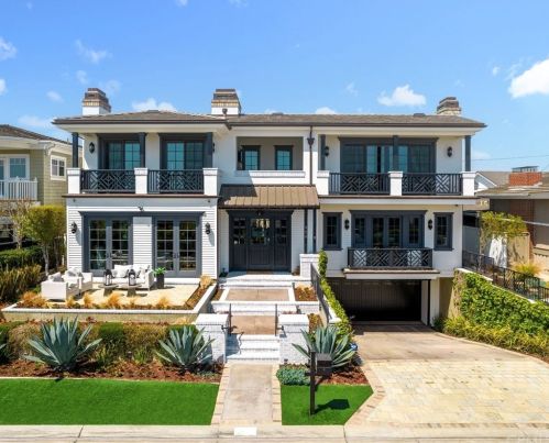 920 Kings Rd, Newport Beach CA  92663-5718 exterior