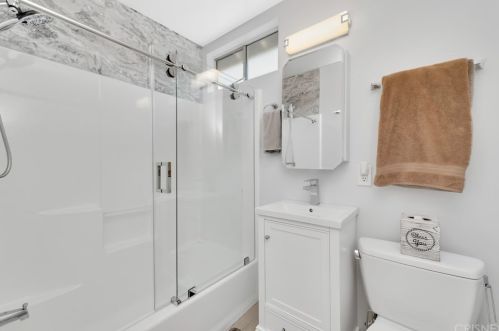 4646 Noble Ave, Van Nuys CA 91403-2013 exterior