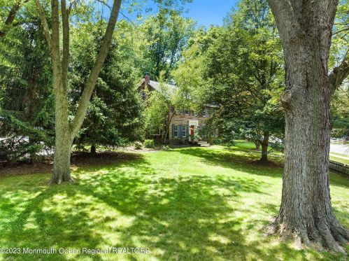 904 Sycamore Ave, Tinton Falls NJ 07724-3132 exterior