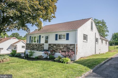 808 Maple Ave, Limerick PA  19468-2987 exterior