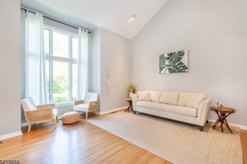 31 Drake Ct, Dover NJ  07869-4851 exterior