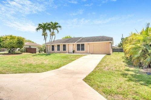 5040 31st Ave, Naples, FL 34116-8104