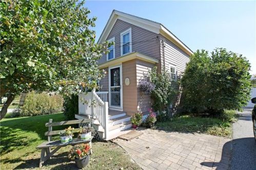 202 Morrison Ave, Middletown, RI 02842-5629
