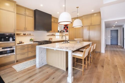 2642 Crestview Dr, Newport Beach, CA 92663-5627