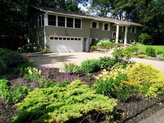 15700 Wing Lake Dr, Hopkins, MN 55345-5651