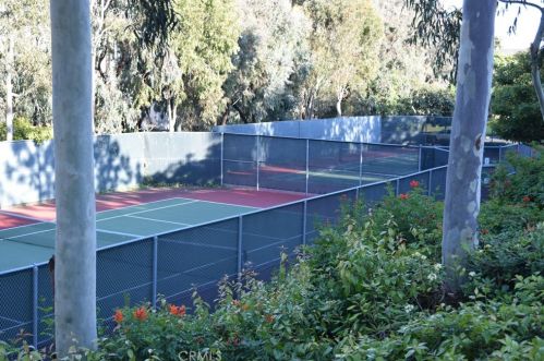 280 Cagney Ln, Newport Beach CA  92663-2661 exterior