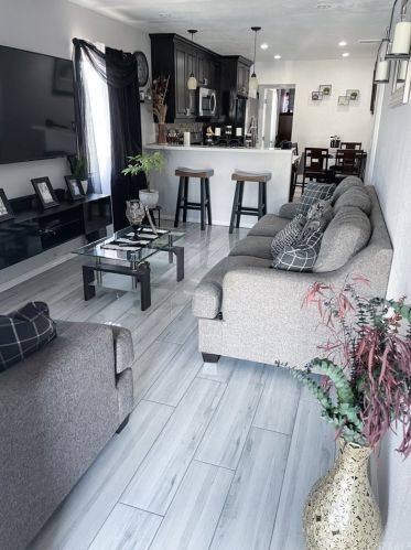 8208 Olanda St, Paramount CA 90723-2723 exterior