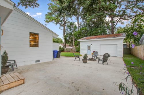 1490 Hindman Ave, Mount Pleasant SC 29464-4837 exterior