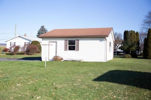 698 Dogwood Rd, Walnutport PA 18088-9522 exterior