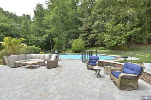 11 Glenwood Dr, Upper Saddle River NJ  07458-3303 exterior