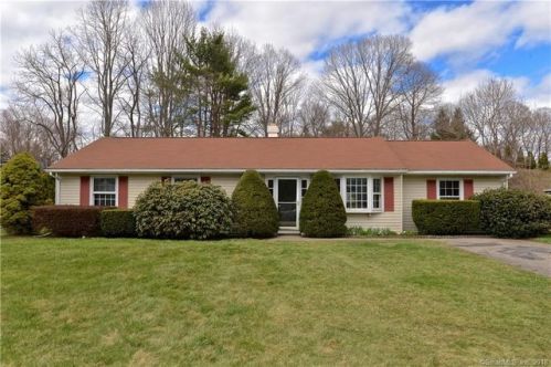 2 Diamond Rd, Danbury, CT 06811-4905