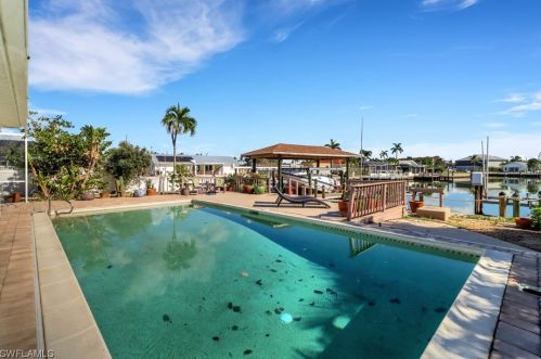 120 Albatross St, Fort Myers Beach FL  33931-4501 exterior