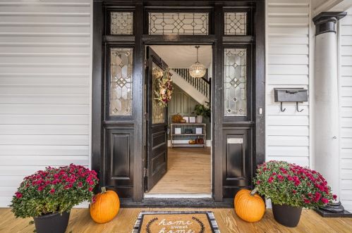 318 New Castle St, Zelienople PA  16063-1336 exterior