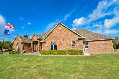 3002 Clairemont, Enid, OK 73703-1513