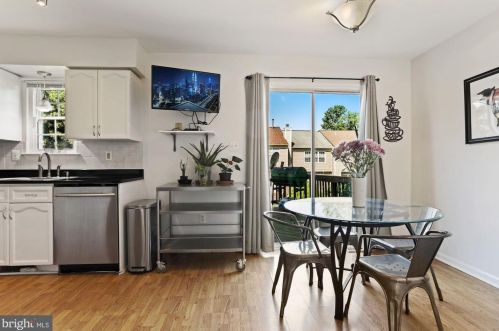 605 Warrenton Ter, Leesburg VA  20176-2466 exterior