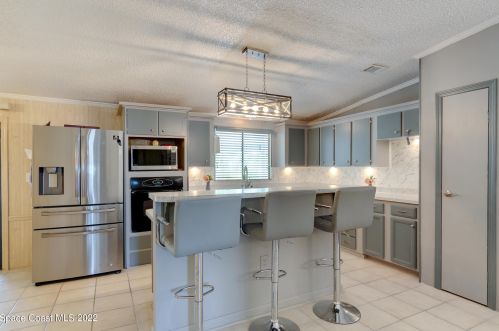 704 Silverthorn Ct, Sebastian FL  32976-7349 exterior