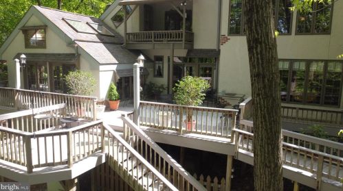 5693 Kernsville Rd, Orefield, PA 18069-2226