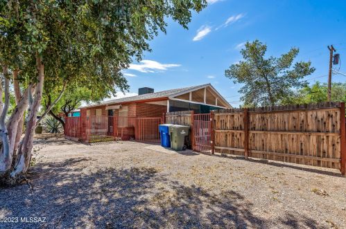 5726 32nd St, Tucson, AZ 85711-6710