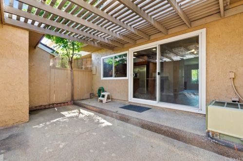 325 Chinook Dr, Placentia CA  92870-1417 exterior